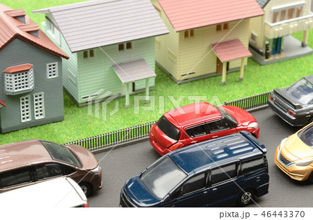 住宅と自動車イメージ 46443370