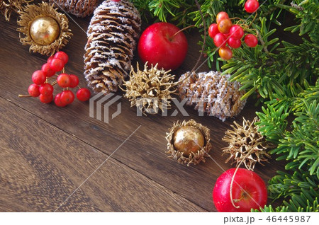 クリスマスガーランド　クリスマス背景　クリスマスの飾り　クリスマスイメージ　装飾 46445987