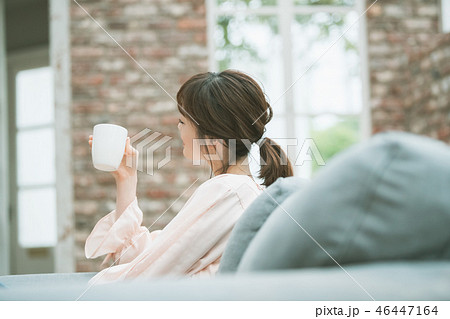 young woman 46447164