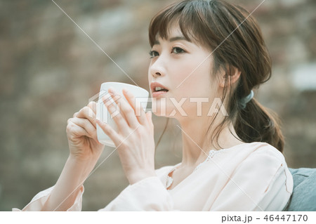 young woman young woman 46447170
