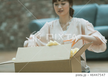 young woman 46447547