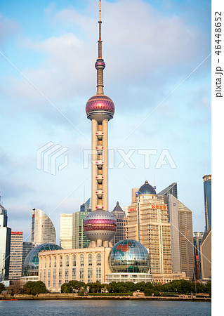 上海　東方明珠電視塔,（オリエンタルパールタワー）　外灘（がいたん）から望む 46448652