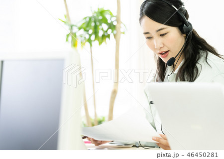 悩む女性 46450281