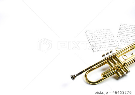 トランペットと譜面 46455276