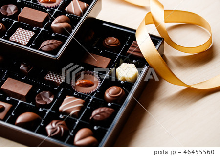 リボンとチョコレートボックスの写真素材 [46455560] - PIXTA