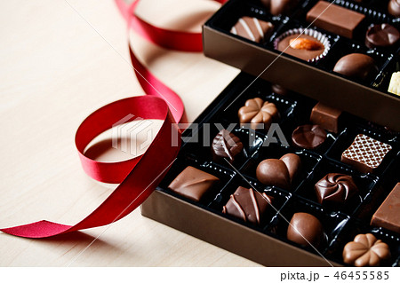 リボンとチョコレートボックス リボンとチョコレートボックス 46455585