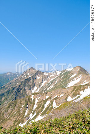 春の谷川岳登山 天神尾根ルートより俎嵓 オジカ沢ノ頭方面を望む の写真素材