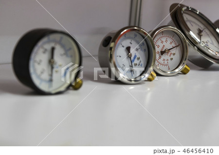 Pressure Gauges ; For air pressure checking 46456410