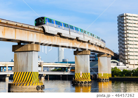 海辺を走る東京モノレール 海辺を走る東京モノレール 46457262