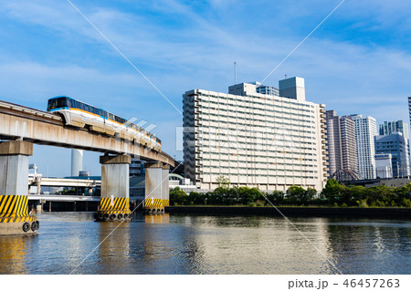 海辺を走る東京モノレール 海辺を走る東京モノレール 46457263