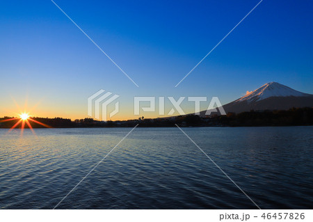 朝日と富士山 河口湖 朝日と富士山 河口湖 46457826