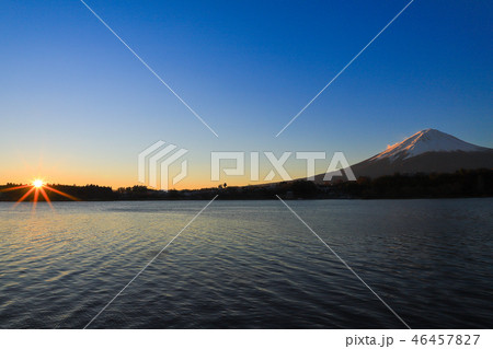 朝日と富士山 河口湖 朝日と富士山 河口湖 46457827