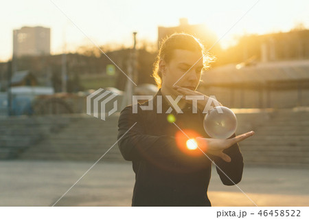 Contact juggling 46458522