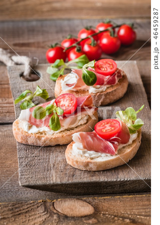 Sandwiches with cream cheese and ham 46459287