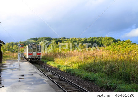 恵比島駅に普通列車。 46461030