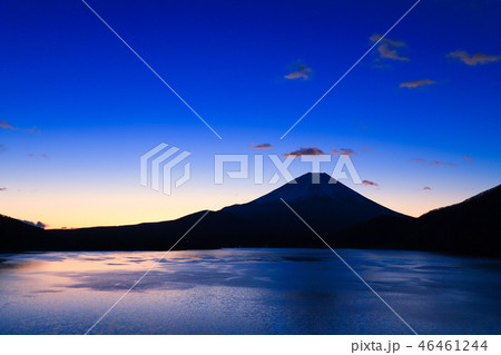 夜明けの富士山 本栖湖 夜明けの富士山 本栖湖 46461244