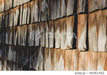 Side view of brown textured old wooden tiles wall 46461402