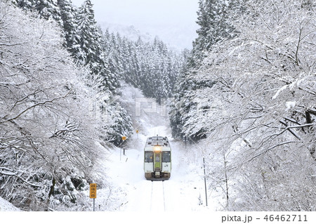 雪景色の米坂線 46462711