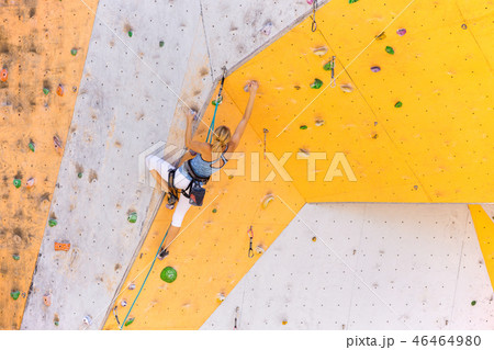 girl climbing up the wall 46464980