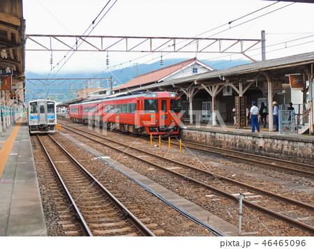 八代駅 九州横断特急と人吉行き普通列車 八代駅 九州横断特急と人吉行き普通列車 46465096