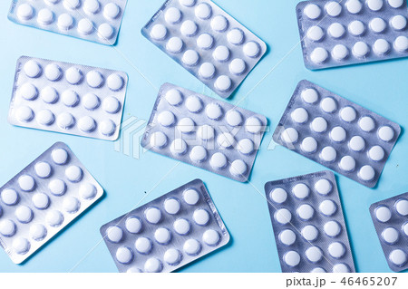 Pile of pills Pile of pills 46465207