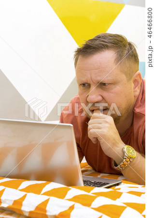 man and laptop 46466800