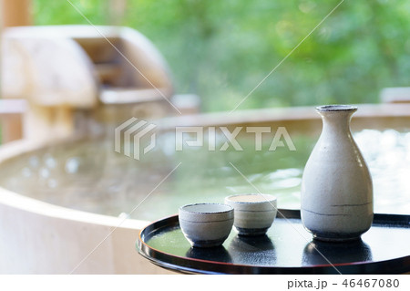 露天風呂 日本酒 旅館 温泉イメージの写真素材