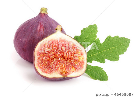 fig fruits with leaves isolated on white background 46468087
