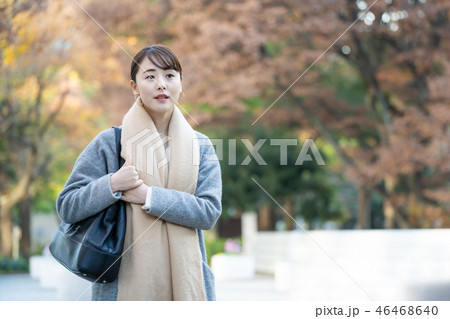 女性 秋 コート OL ライフスタイル イメージ 女性 秋 コート OL ライフスタイル イメージ 46468640