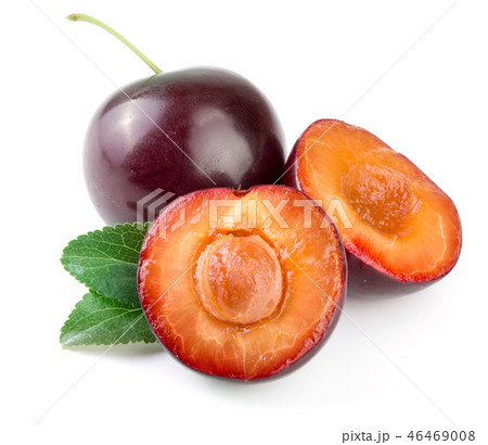 Purple plum end half with leaves isolated on white background 46469008