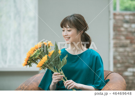 young woman young woman 46469648