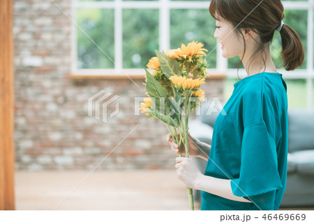 young woman young woman 46469669