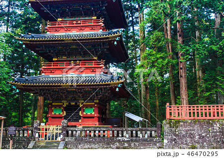 新緑の日光東照宮 五重塔 朝風景 世界遺産 栃木県日光市 の写真素材