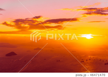 Beautiful colorful sunset in hong kong city skyline 46471470