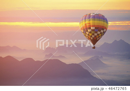 Hot air balloon over the sea of mist. 46472765