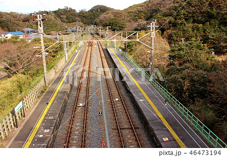 内房線竹岡駅の跨線橋から見たホーム(1) 内房線竹岡駅の跨線橋から見たホーム(1) 46473194
