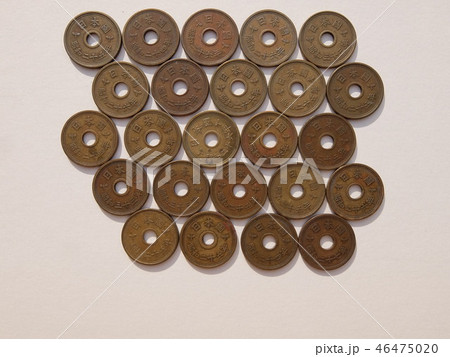 大量のフデ五(旧字体)の五円玉 46475020