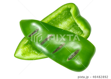 Grilled green bell pepper slices, paths, top Grilled green bell pepper slices, paths, top 46482892