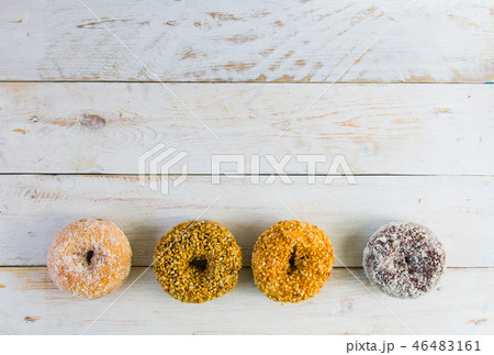 Four dilicious donut 46483161