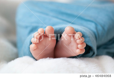 新生児の足 46484068