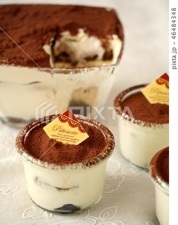 カップティラミスとスクエアボウル　　（縦位置） 46484348