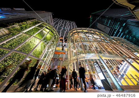 日本の東京都市景観　渋谷の新名所・「渋谷ストリーム」や縦移動の拠点アーバン・コアなどを望む（夜景） 46487916