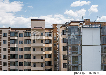 Facade work and insulation of a multistory building. 46489166