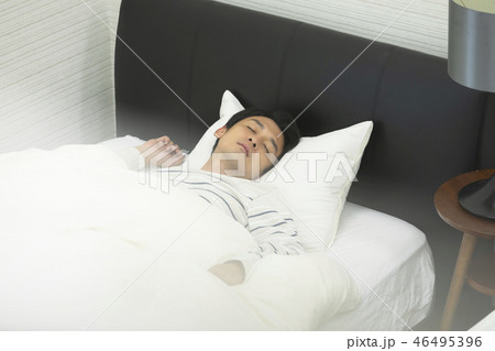 男性 睡眠 寝る 男性 睡眠 寝る 46495396