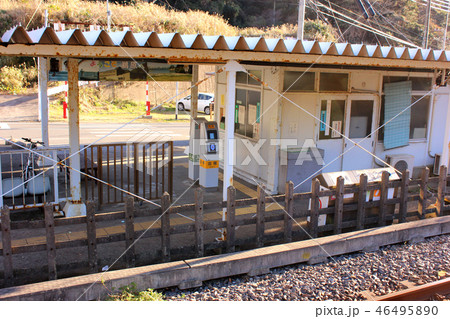 プラットホームから見た外房線鵜原駅の改札口 プラットホームから見た外房線鵜原駅の改札口 46495890