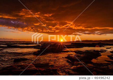 (静岡県下田市)恵比須島の磯 日没 (静岡県下田市)恵比須島の磯 日没 46496242
