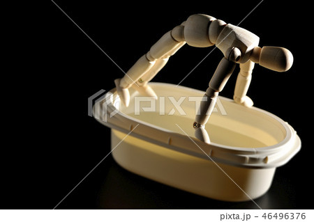 押すなよ、押すなよ。 押すなよ、押すなよ。 46496376