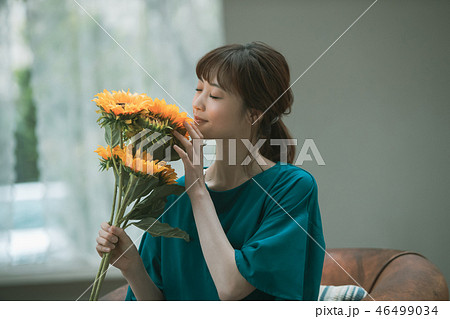 young woman young woman 46499034