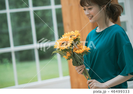young woman young woman 46499333
