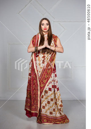 Beautiful young woman 46500610